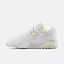 Cargar imagen en el visor de la galería, New Balance 550