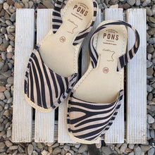 Cargar imagen en el visor de la galería, Albarca Pons Menorca