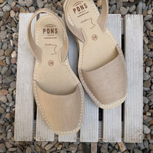 Cargar imagen en el visor de la galería, Albarca Pons Menorca