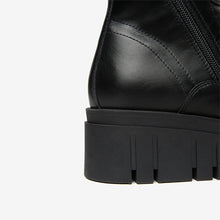 Cargar imagen en el visor de la galería, Botín Nero Giardini