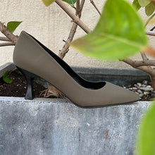 Cargar imagen en el visor de la galería, Stiletto Itse