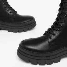 Cargar imagen en el visor de la galería, Bota NeroGiardini