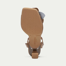 Cargar imagen en el visor de la galería, Sandalia Hispanitas