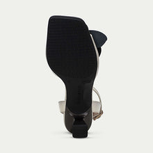 Cargar imagen en el visor de la galería, Sandalia Hispanitas
