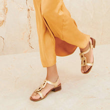 Cargar imagen en el visor de la galería, Sandalia Hispanitas