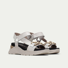 Cargar imagen en el visor de la galería, Sandalia casual Hispanitas