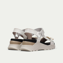 Cargar imagen en el visor de la galería, Sandalia casual Hispanitas