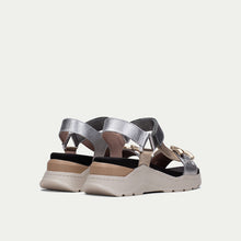 Cargar imagen en el visor de la galería, Sandalia casual Hispanitas