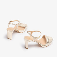 Cargar imagen en el visor de la galería, Sandalia Unisa