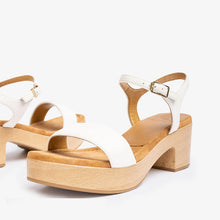 Cargar imagen en el visor de la galería, Sandalia Unisa