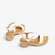 Cargar imagen en el visor de la galería, Sandalia Unisa