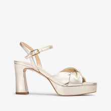 Cargar imagen en el visor de la galería, Sandalia Unisa - NEW IN