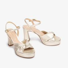 Cargar imagen en el visor de la galería, Sandalia Unisa - NEW IN