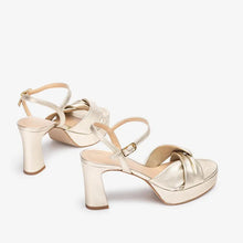 Cargar imagen en el visor de la galería, Sandalia Unisa - NEW IN