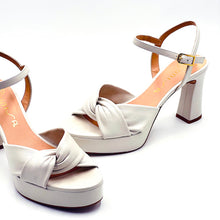 Cargar imagen en el visor de la galería, Sandalia Unisa