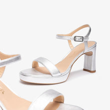 Cargar imagen en el visor de la galería, Sandalia Unisa - NEW IN