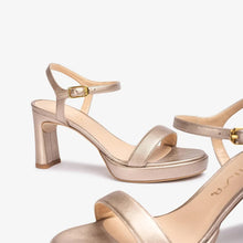 Cargar imagen en el visor de la galería, Sandalia Unisa - NEW IN