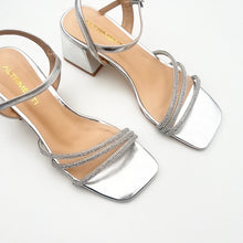 Cargar imagen en el visor de la galería, Sandalia Altrimenti