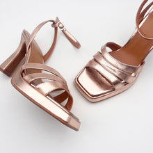 Cargar imagen en el visor de la galería, Sandalia itse