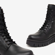 Cargar imagen en el visor de la galería, Botín Nero Giardini