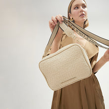 Cargar imagen en el visor de la galería, Bolso LC SS25