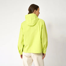 Cargar imagen en el visor de la galería, Gabardina TANTÄ SS25