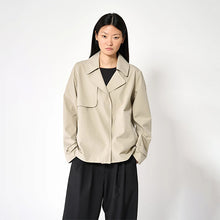 Cargar imagen en el visor de la galería, Gabardina TANTÄ SS25