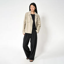 Cargar imagen en el visor de la galería, Gabardina TANTÄ SS25