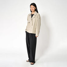 Cargar imagen en el visor de la galería, Gabardina TANTÄ SS25