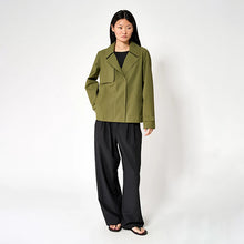 Cargar imagen en el visor de la galería, Gabardina TANTÄ SS25