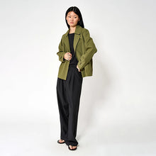 Cargar imagen en el visor de la galería, Gabardina TANTÄ SS25