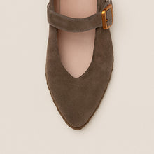 Cargar imagen en el visor de la galería, Bailarina Gaimo
