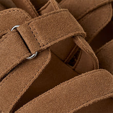 Cargar imagen en el visor de la galería, Sandalia UGG
