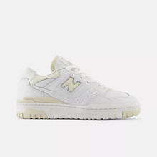 Cargar imagen en el visor de la galería, New Balance 550

