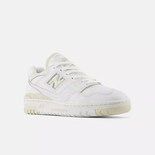 Cargar imagen en el visor de la galería, New Balance 550
