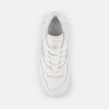 Cargar imagen en el visor de la galería, New Balance 550
