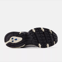 Cargar imagen en el visor de la galería, Deportiva New Balance
