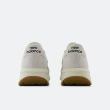 Cargar imagen en el visor de la galería, Deportiva New Balance SS25
