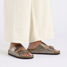 Cargar imagen en el visor de la galería, Sandalia Birkenstock SS25
