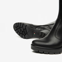 Cargar imagen en el visor de la galería, Bota Nero Giardini
