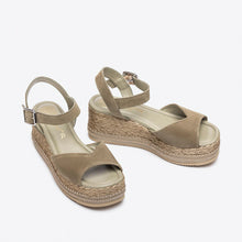 Cargar imagen en el visor de la galería, Sandalia Unisa SS25
