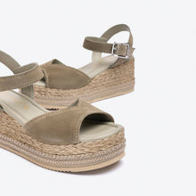 Cargar imagen en el visor de la galería, Sandalia Unisa SS25
