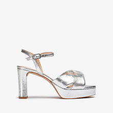 Cargar imagen en el visor de la galería, Sandalia Unisa SS25
