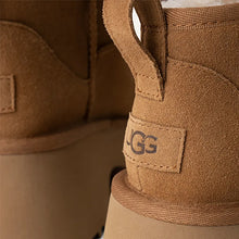 Cargar imagen en el visor de la galería, Botín UGG-NEW In
