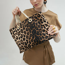 Cargar imagen en el visor de la galería, Bolso LC SS25

