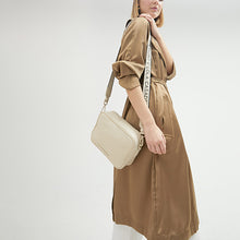 Cargar imagen en el visor de la galería, Bolso LC SS25
