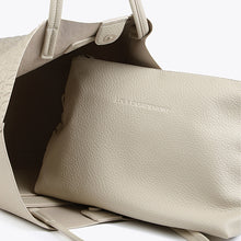 Cargar imagen en el visor de la galería, Bolso LC SS25
