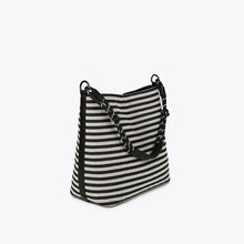 Cargar imagen en el visor de la galería, Bolso LC SS25
