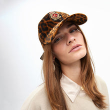 Cargar imagen en el visor de la galería, Gorra LC
