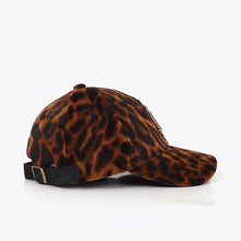 Cargar imagen en el visor de la galería, Gorra LC
